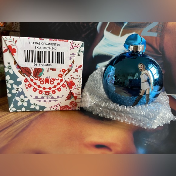 Taylor Swift Christmas Ornament - Picture 1 of 1